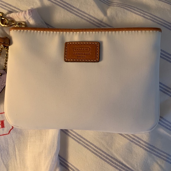 Coach Wristlet Hampton Weekend Collection - Picture 7 of 8